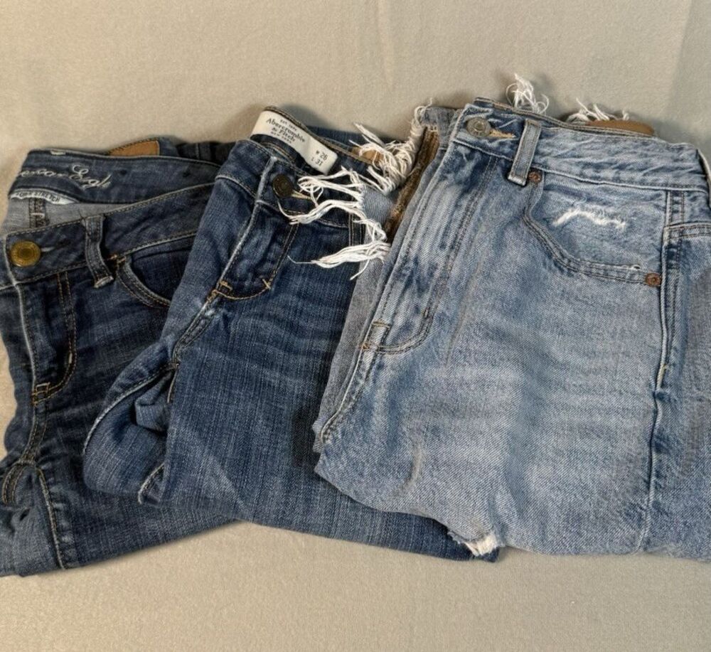 Lot of 3 Jeans 1 Abercrombie & 2 American Eagle Size 2 Mom Jean Skinny Jean